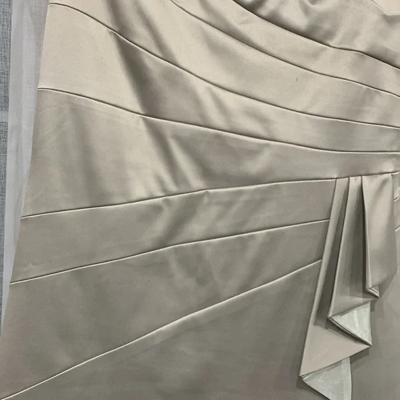 Chancelle Formal Dress - Picture 5 of 7